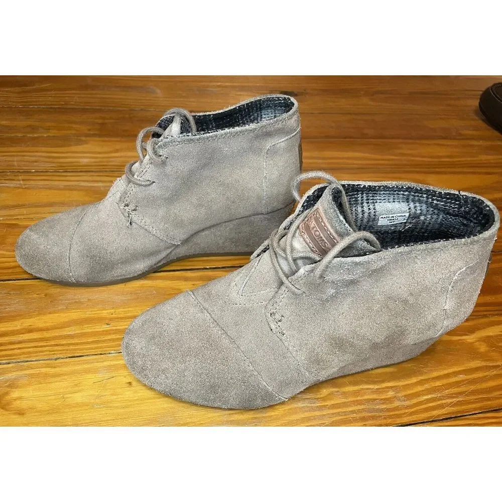 Tom's Desert Wedge Women's Tan Taupe Suede Ankle‎ Booties Lace Up Size 7